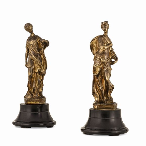 Coppia di figure femminili mitologiche. Venezia XVII secolo  - Asta Scultura e Oggetti d'Arte - Associazione Nazionale - Case d'Asta italiane
