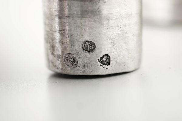 Coppia di candelabri. Vercelli XIX secolo, argentiere Giuseppe Sambonetti  - Asta Argenti da Collezione | XX secolo - Associazione Nazionale - Case d'Asta italiane