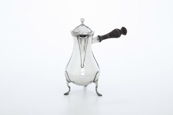 Caffettiera a tripode. Genova fine XVIII secolo, marchio della Torretta con datario consunto di difficile lettura (1)781 o (1)791 e marchio di ricontrollo (inizi del XIX secolo)  - Asta Argenti da Collezione | XX secolo - Associazione Nazionale - Case d'Asta italiane