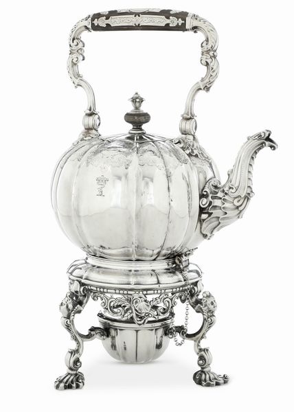 Importante kettle. Londra 1731, argentiere E. Buteux  - Asta Argenti da Collezione | XX secolo - Associazione Nazionale - Case d'Asta italiane