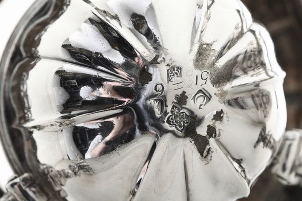 Importante kettle. Londra 1731, argentiere E. Buteux  - Asta Argenti da Collezione | XX secolo - Associazione Nazionale - Case d'Asta italiane