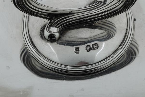 Due legumiere. Una Londra 1881, marchio dell�argentiere parziale di difficile lettura e una Londra 1838, argentiere WK Reid  - Asta Argenti da Collezione | XX secolo - Associazione Nazionale - Case d'Asta italiane