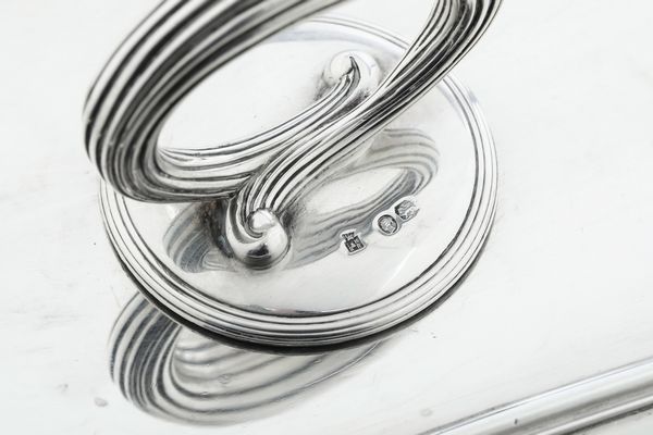 Due legumiere. Una Londra 1881, marchio dell�argentiere parziale di difficile lettura e una Londra 1838, argentiere WK Reid  - Asta Argenti da Collezione | XX secolo - Associazione Nazionale - Case d'Asta italiane