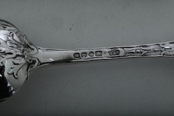 Servizio di posate. Londra 1844, Argentiere G.W. Adams e Londra 1874, argentiere I S H con corona (non identificato)  - Asta Argenti da Collezione | XX secolo - Associazione Nazionale - Case d'Asta italiane