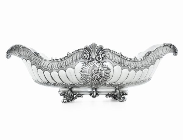 Grande centrotavola. Argenteria europea del XIX-XX secolo (apparentemente privo di bolli)  - Asta Argenti da Collezione | XX secolo - Associazione Nazionale - Case d'Asta italiane