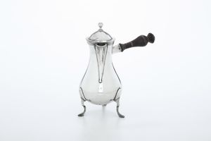 Caffettiera a tripode. Genova fine XVIII secolo, marchio della Torretta con datario consunto di difficile lettura (1)781 o (1)791 e marchio di ricontrollo (inizi del XIX secolo)  - Asta Argenti da Collezione | XX secolo - Associazione Nazionale - Case d'Asta italiane