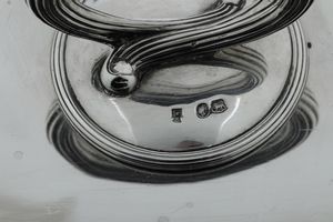 Due legumiere. Una Londra 1881, marchio dell�argentiere parziale di difficile lettura e una Londra 1838, argentiere WK Reid  - Asta Argenti da Collezione | XX secolo - Associazione Nazionale - Case d'Asta italiane