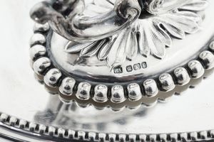 Coppia di legumiere. Marchi della citt� di Sheffield per l�anno 1898, argentiere Horton & Allday  - Asta Argenti da Collezione | XX secolo - Associazione Nazionale - Case d'Asta italiane