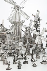 Collezione di trentadue mulini in argento. Differenti manifatture olandesi, inglesi e altre non identificate del XIX-XX secolo  - Asta Argenti da Collezione | XX secolo - Associazione Nazionale - Case d'Asta italiane