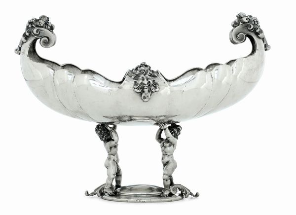 Centrotavola. Argenteria milanese del XX secolo, marchio con fascio littorio in uso dal 1935 al 1945, marchio dell'argentiere consunto  - Asta Argenti da Collezione | XX secolo - Associazione Nazionale - Case d'Asta italiane