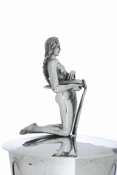 Vaso Art Deco con coperchio. Argenteria milanese del XX secolo, marchio con fascio littorio in uso dal 1935 al 1945,argentiere F.lli Cacchione  - Asta Argenti da Collezione | XX secolo - Associazione Nazionale - Case d'Asta italiane