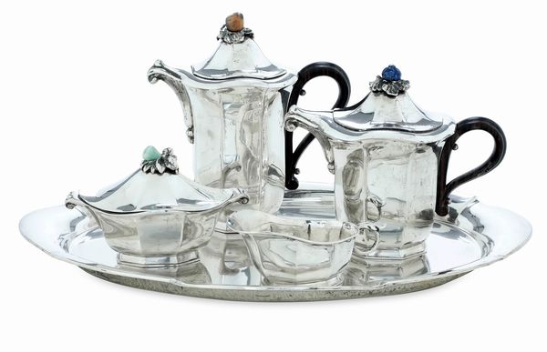 Servito da t e caff. Argenteria artistica italiana, marchio con fascio littorio in uso dal 1935 al 1945, argentiere Messulam, Milano per gioielleria Chiappe, Genova  - Asta Argenti da Collezione | XX secolo - Associazione Nazionale - Case d'Asta italiane