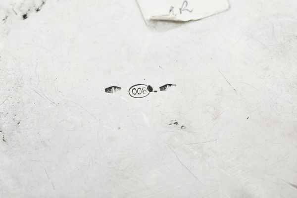 Alzata con bordo mistilineo. Argenteria toscana del XX secolo, marchio con fascio littorio in uso dal 1935 al 1945, argentiere Balossi & Cavalieri  - Asta Argenti da Collezione | XX secolo - Associazione Nazionale - Case d'Asta italiane