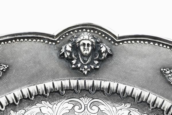 Piatto. Argenteria milanese della prima met del XX secolo, marchio con fascio littorio in uso dal 1935 al 1945, argentiere Luigi Forloni  - Asta Argenti da Collezione | XX secolo - Associazione Nazionale - Case d'Asta italiane