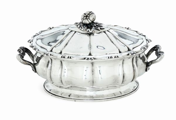 Zuppiera. Argenteria italiana del XX secolo, bollo con fascio littorio in uso dal 1935 al 1945, argentiere Castaudi & Gautero, Vercelli  - Asta Argenti da Collezione | XX secolo - Associazione Nazionale - Case d'Asta italiane