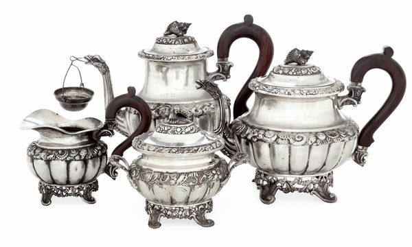 Servizio da t� e caff�. Argenteria artistica fiorentina, marchio con fascio littorio in uso dal 1935 al 1945, argentiere Ferdinando Genazzani  - Asta Argenti da Collezione | XX secolo - Associazione Nazionale - Case d'Asta italiane