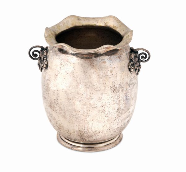 Eros Genazzi : Vaso. Argenteria milanese del XX secolo, marchio con fascio littorio in uso dal 1935 al 1945, argentiere Luigi Genazzi  - Asta Argenti da Collezione | XX secolo - Associazione Nazionale - Case d'Asta italiane