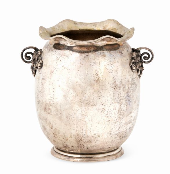 Eros Genazzi : Vaso. Argenteria milanese del XX secolo, marchio con fascio littorio in uso dal 1935 al 1945, argentiere Luigi Genazzi  - Asta Argenti da Collezione | XX secolo - Associazione Nazionale - Case d'Asta italiane