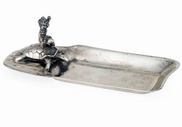 Ciotola con putto che cavalca tartaruga. Argenteria artistica milanese, argentiere Genazzi  - Asta Argenti da Collezione | XX secolo - Associazione Nazionale - Case d'Asta italiane