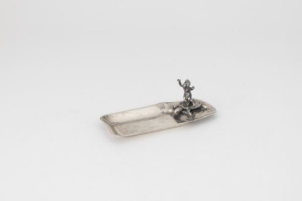 Ciotola con putto che cavalca tartaruga. Argenteria artistica milanese, argentiere Genazzi  - Asta Argenti da Collezione | XX secolo - Associazione Nazionale - Case d'Asta italiane