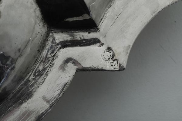 Guantiera. Argenteria artistica italiana del XX secolo, marchi ad imitazione dell'argenteria veneta del XVIII secolo  - Asta Argenti da Collezione | XX secolo - Associazione Nazionale - Case d'Asta italiane