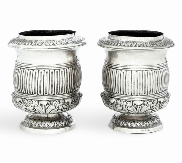 Coppia di rinfrescatoi. Argenteria artistica italiana del XX secolo, marchi ad imitazione dell'argenteria napoletana del XIX secolo  - Asta Argenti da Collezione | XX secolo - Associazione Nazionale - Case d'Asta italiane