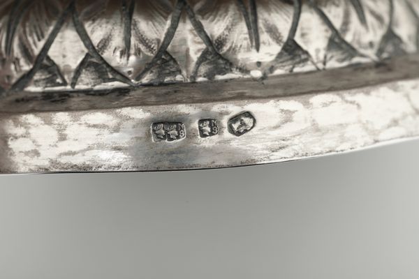 Coppia di rinfrescatoi. Argenteria artistica italiana del XX secolo, marchi ad imitazione dell'argenteria napoletana del XIX secolo  - Asta Argenti da Collezione | XX secolo - Associazione Nazionale - Case d'Asta italiane