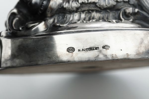 Coppia di candelabri a cinque luci. Maison Mario Buccellati, marchio con fascio littorio in uso adal 1935 al 1945  - Asta Argenti da Collezione | XX secolo - Associazione Nazionale - Case d'Asta italiane