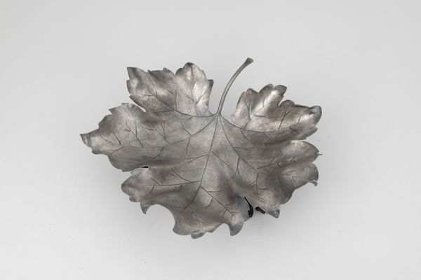 Centrotavola a forma di foglia. Maison Gianmaria Buccellati, Italia XX-XXI secolo  - Asta Argenti da Collezione | XX secolo - Associazione Nazionale - Case d'Asta italiane