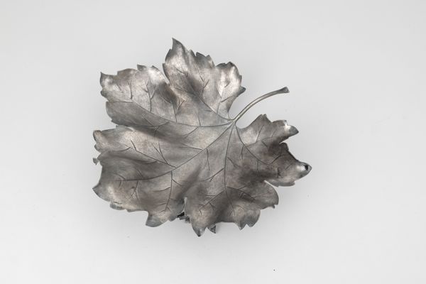 Centrotavola a forma di foglia. Maison Gianmaria Buccellati, Italia XX-XXI secolo  - Asta Argenti da Collezione | XX secolo - Associazione Nazionale - Case d'Asta italiane