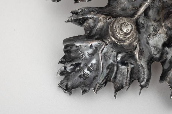 Una conchiglia rivestita in argento e una piccola foglia in argento. Maison Gianmaria Buccellati, argentiere Clementi Bologna, Italia XX-XXI secolo  - Asta Argenti da Collezione | XX secolo - Associazione Nazionale - Case d'Asta italiane