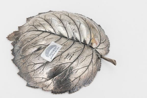 Ciotola a forma di foglia. Maison Gianmaria Buccellati, argentiere Clementi Bologna, Italia XX-XXI secolo  - Asta Argenti da Collezione | XX secolo - Associazione Nazionale - Case d'Asta italiane