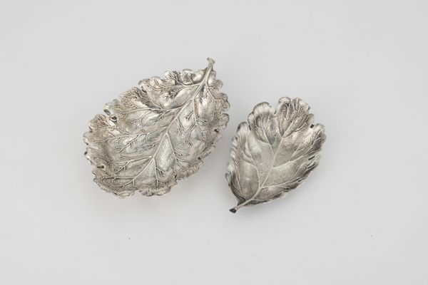 Due foglie. Maison Gianmaria Buccellati, argentiere Clementi Bologna, Italia XX-XXI secolo  - Asta Argenti da Collezione | XX secolo - Associazione Nazionale - Case d'Asta italiane