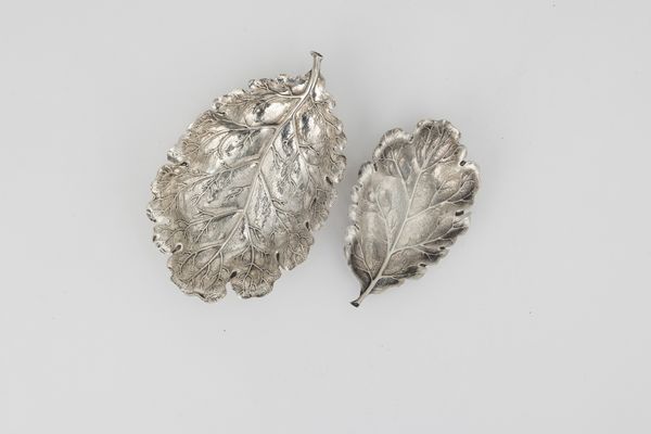 Due foglie. Maison Gianmaria Buccellati, argentiere Clementi Bologna, Italia XX-XXI secolo  - Asta Argenti da Collezione | XX secolo - Associazione Nazionale - Case d'Asta italiane