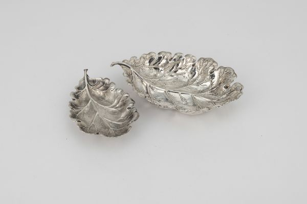 Due foglie. Maison Gianmaria Buccellati, argentiere Clementi Bologna, Italia XX-XXI secolo  - Asta Argenti da Collezione | XX secolo - Associazione Nazionale - Case d'Asta italiane