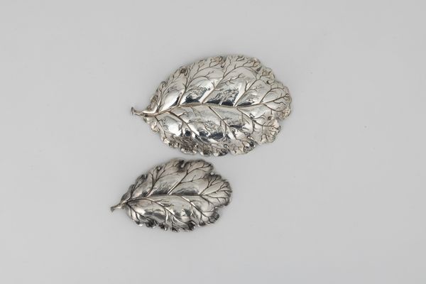 Due foglie. Maison Gianmaria Buccellati, argentiere Clementi Bologna, Italia XX-XXI secolo  - Asta Argenti da Collezione | XX secolo - Associazione Nazionale - Case d'Asta italiane