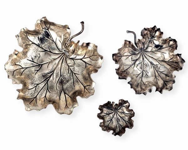 Gruppo di tre foglie. Maison Gianmaria Buccellati, argentiere Clementi Bologna, Italia XX-XXI secolo  - Asta Argenti da Collezione | XX secolo - Associazione Nazionale - Case d'Asta italiane