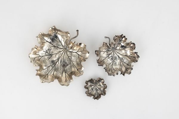 Gruppo di tre foglie. Maison Gianmaria Buccellati, argentiere Clementi Bologna, Italia XX-XXI secolo  - Asta Argenti da Collezione | XX secolo - Associazione Nazionale - Case d'Asta italiane