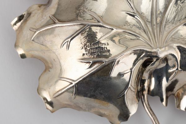 Gruppo di tre foglie. Maison Gianmaria Buccellati, argentiere Clementi Bologna, Italia XX-XXI secolo  - Asta Argenti da Collezione | XX secolo - Associazione Nazionale - Case d'Asta italiane