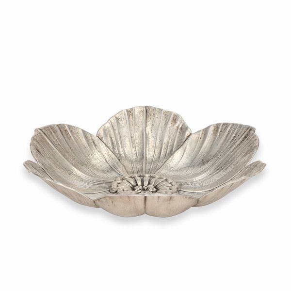 Ciotola a forma di fiore. Maison Gianmaria Buccellati, argentiere Clementi Bologna, Italia XX-XXI secolo  - Asta Argenti da Collezione | XX secolo - Associazione Nazionale - Case d'Asta italiane