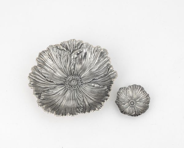 Due ciotoline a forma di fiore. Maison Gianmaria Buccellati, argentiere Clementi Bologna, Italia XX-XXI secolo  - Asta Argenti da Collezione | XX secolo - Associazione Nazionale - Case d'Asta italiane