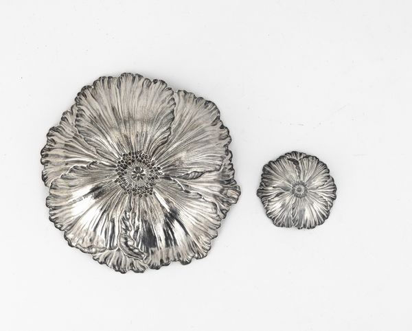 Due ciotoline a forma di fiore. Maison Gianmaria Buccellati, argentiere Clementi Bologna, Italia XX-XXI secolo  - Asta Argenti da Collezione | XX secolo - Associazione Nazionale - Case d'Asta italiane