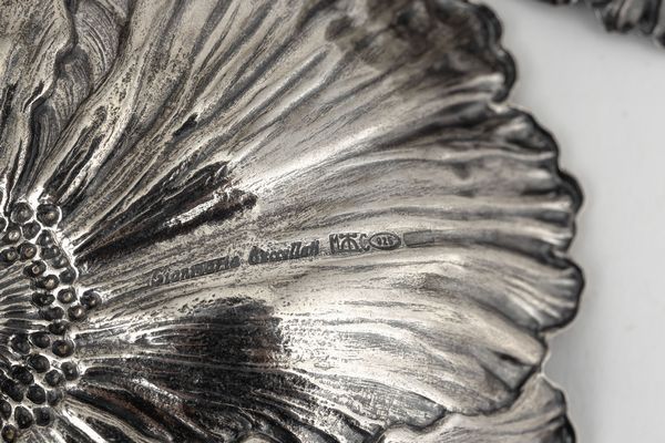 Due ciotoline a forma di fiore. Maison Gianmaria Buccellati, argentiere Clementi Bologna, Italia XX-XXI secolo  - Asta Argenti da Collezione | XX secolo - Associazione Nazionale - Case d'Asta italiane