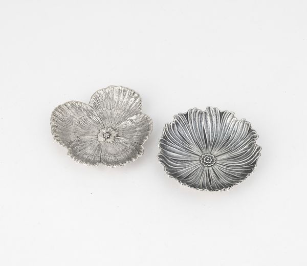 Due ciotoline a forma di fiore. Maison Gianmaria Buccellati, argentiere Clementi Bologna, Italia XX-XXI secolo  - Asta Argenti da Collezione | XX secolo - Associazione Nazionale - Case d'Asta italiane