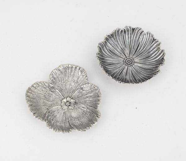 Due ciotoline a forma di fiore. Maison Gianmaria Buccellati, argentiere Clementi Bologna, Italia XX-XXI secolo  - Asta Argenti da Collezione | XX secolo - Associazione Nazionale - Case d'Asta italiane
