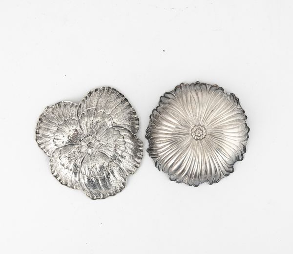 Due ciotoline a forma di fiore. Maison Gianmaria Buccellati, argentiere Clementi Bologna, Italia XX-XXI secolo  - Asta Argenti da Collezione | XX secolo - Associazione Nazionale - Case d'Asta italiane