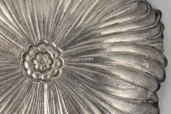 Due ciotoline a forma di fiore. Maison Gianmaria Buccellati, argentiere Clementi Bologna, Italia XX-XXI secolo  - Asta Argenti da Collezione | XX secolo - Associazione Nazionale - Case d'Asta italiane