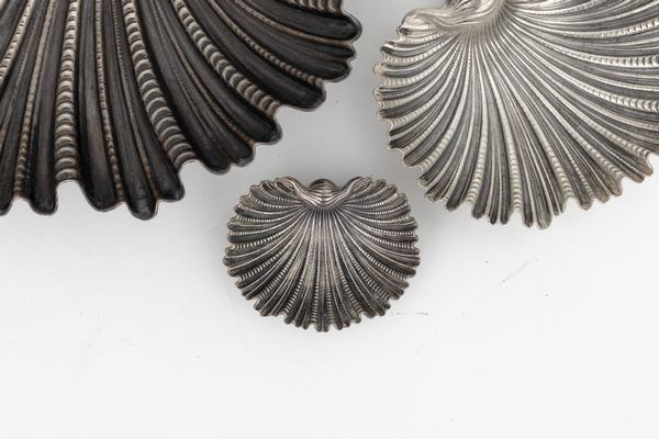 Gruppo di tre conchiglie. Maison Gianmaria Buccellati, argentiere Clementi Bologna, Italia XX-XXI secolo  - Asta Argenti da Collezione | XX secolo - Associazione Nazionale - Case d'Asta italiane