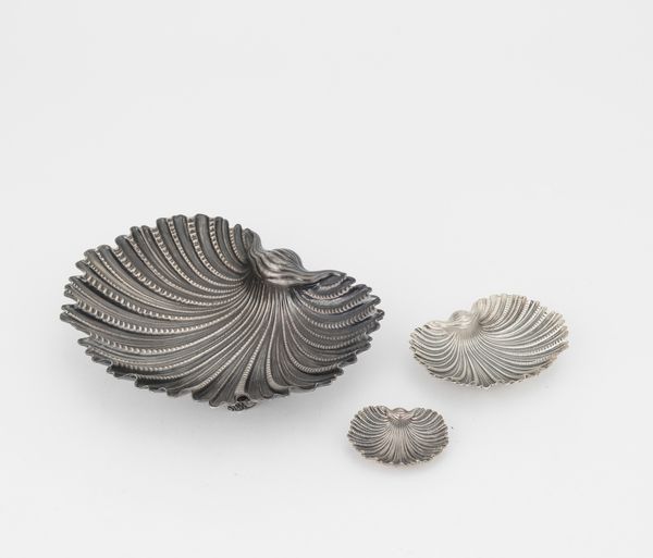 Gruppo di tre conchiglie. Maison Gianmaria Buccellati, argentiere Clementi Bologna, Italia XX-XXI secolo  - Asta Argenti da Collezione | XX secolo - Associazione Nazionale - Case d'Asta italiane