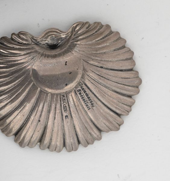 Gruppo di tre conchiglie. Maison Gianmaria Buccellati, argentiere Clementi Bologna, Italia XX-XXI secolo  - Asta Argenti da Collezione | XX secolo - Associazione Nazionale - Case d'Asta italiane
